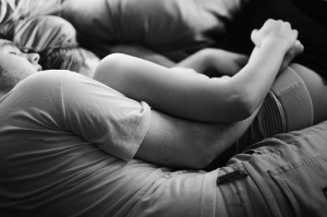 bed-boyfriend-couple-cuddle-girlfriend-hold-Favim.com-46761_large